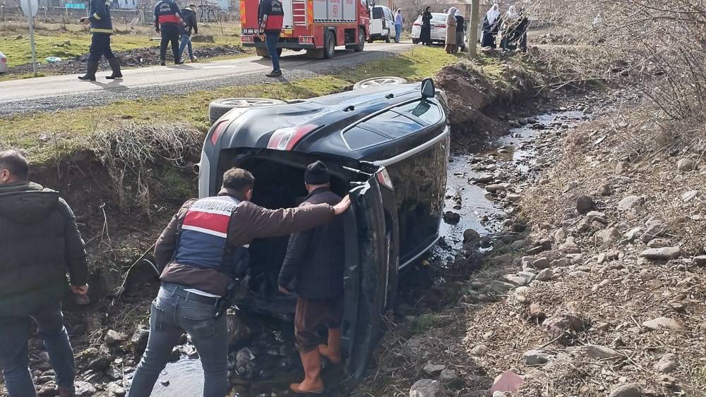 Elazığ’da Otomobil Yoldan Çıkıp Takla Attı: 1 Yaralı
