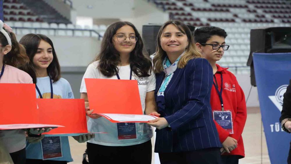 Elazığ’da Dereceye Giren Öğrencilere Ödülleri Verildi