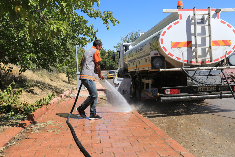 Elazığ Belediyesi, Abdullahpaşa Mahallesi’nde Kapsamlı Temizlik Çalışması Yaptı