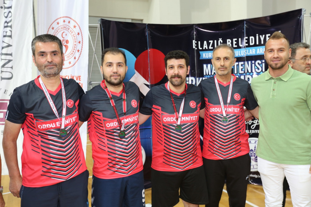Elazığ’da Düzenlenen Kurum ve Kuruluşlar Arası Masa Tenisi Türkiye Şampiyonası Sona Erdi