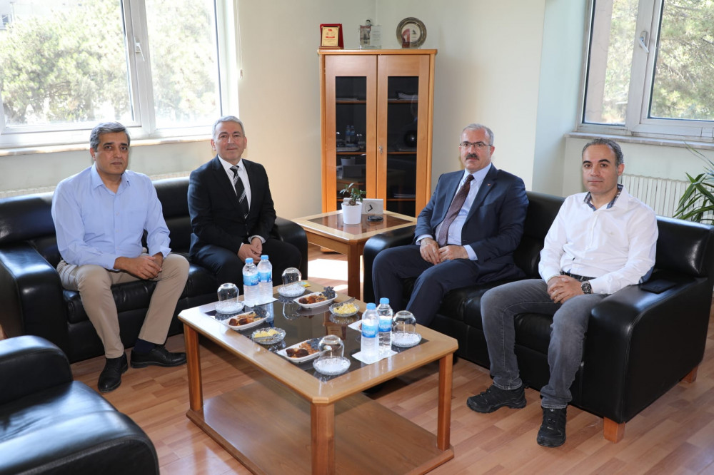 Vali Dr. Ömer Toraman Çimento Fabrikasını ziyaret etti